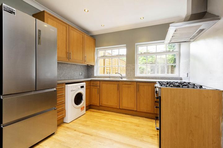 			4 Bedroom, 2 bath, 2 reception House			 Pattison Road, Hampstead